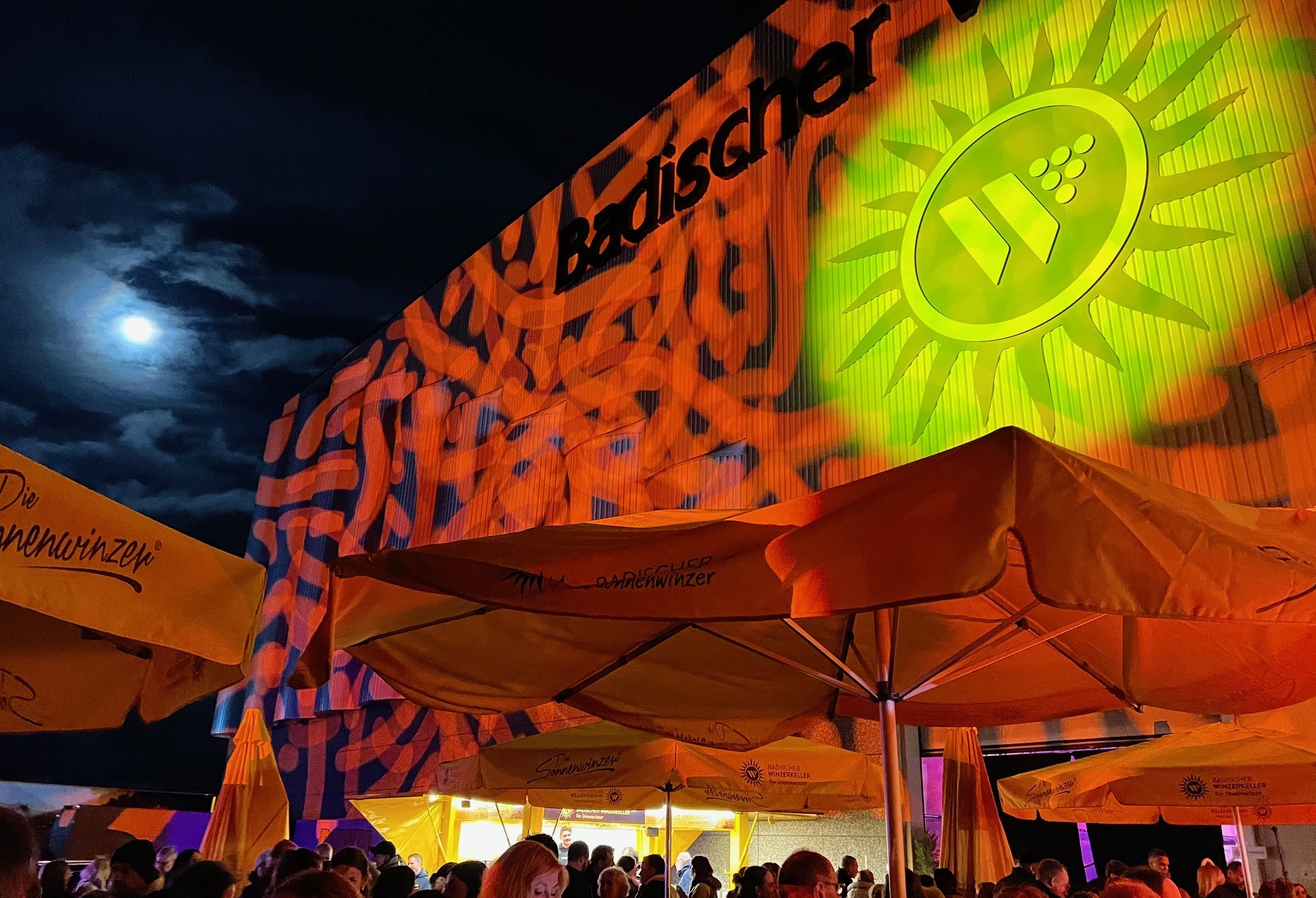 Glühweinnacht & Tune Techno-Festival - Badischer Winzerkeller Breisach mit vollem Haus und begeistertem Publikum